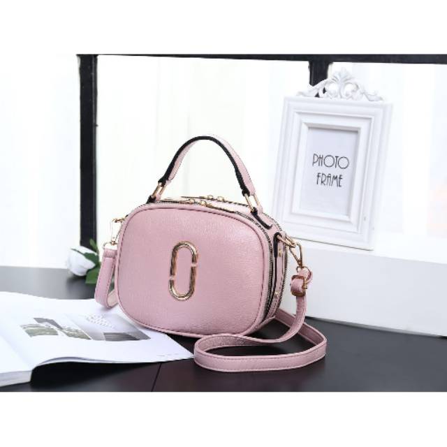 SlingBag MJ Logo😍😍😍
Togo Skin Gold MJ Style Bag✨✨✨

Code : MJ-271#