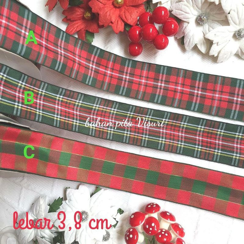 Pita Natal Merry Christmas Kotak 3,8 cm per yard (90 cm)