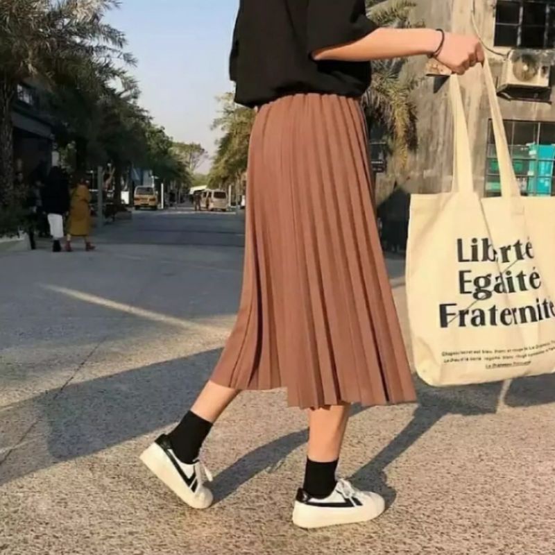 rok plisket pendek /rok di bawah lutut
