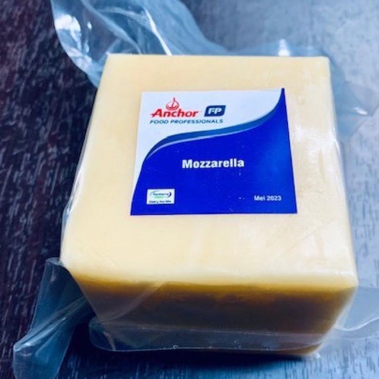 

Hot - keju blok mozzarella cheese ANCHOR 1000gr. halal exp feb 2023. BUBLE DAN DUS