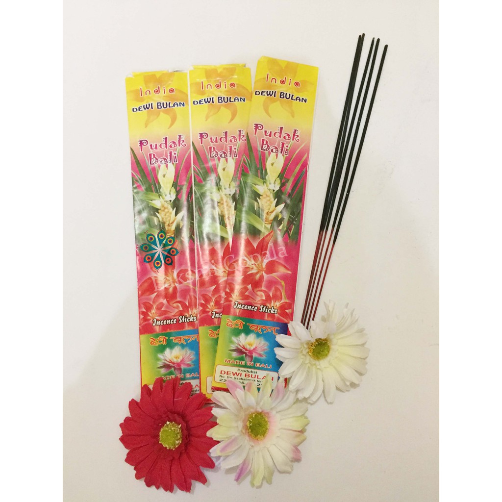 Dupa Dewi Bulan Pudak Bali