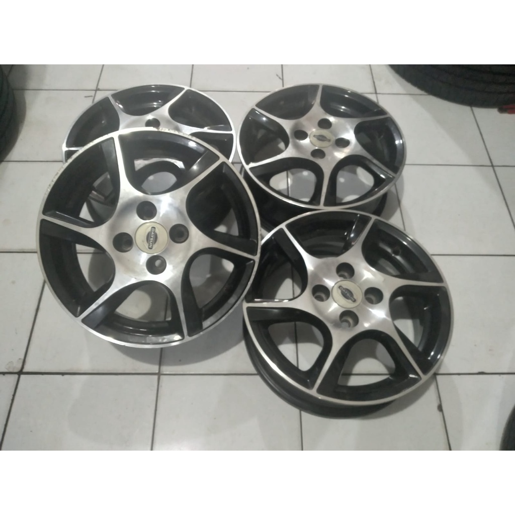 velg mobil bekas datsun go ring 15 pcd 4x100 warna hitam polis cock buat nissan march