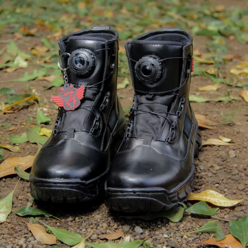 SEPATU PDL TALI PUTAR PENDEK POLANTAS BAHAN KULIT SAPI ASLI MERK APIK SEPATU PDL DINAS LAPANGAN TNI POLRI SECURITY SATPAM SEPATU BOOTS MOTOR UNTUK PRIA DAN WANITA