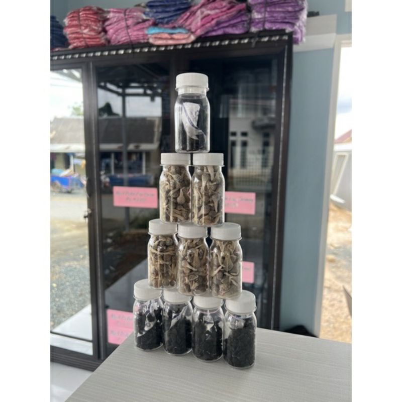 Mpot Putih dan Hitam by Mama Zio