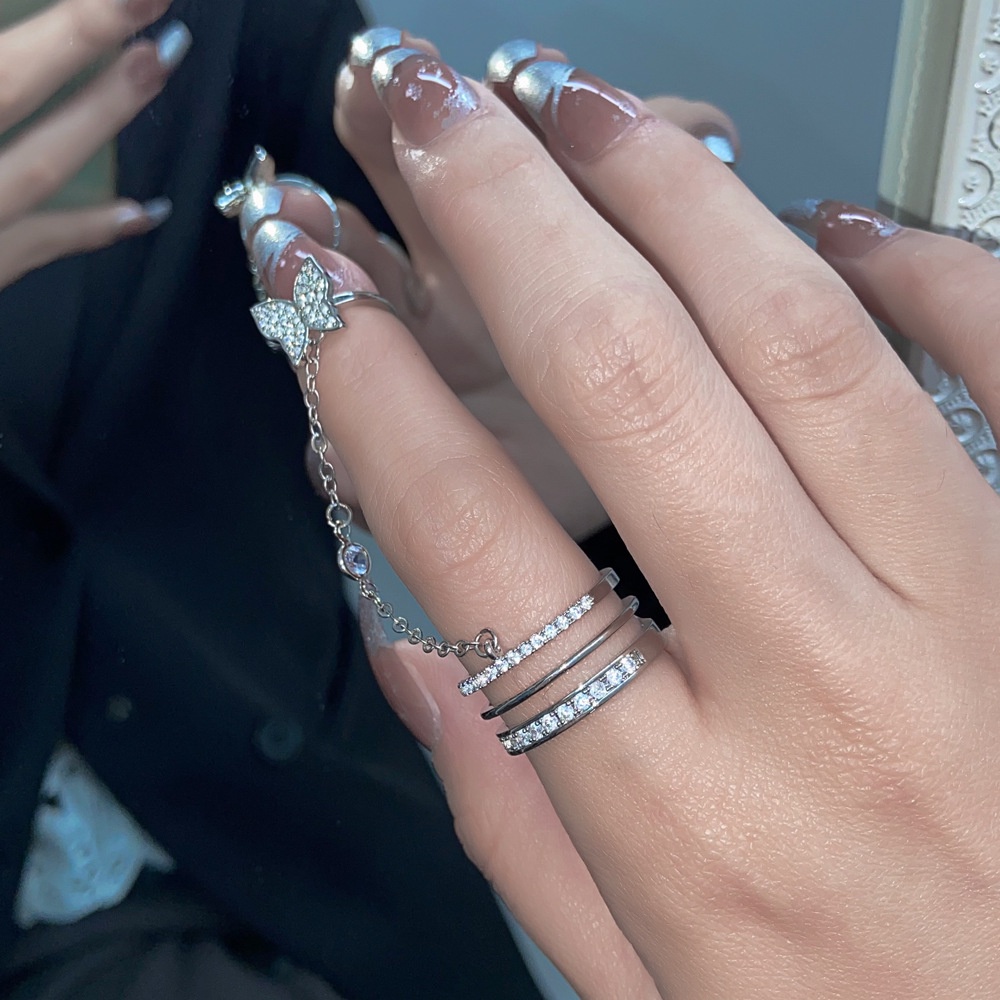 Cincin Model Rantai Butterfly Multilayer Bahan Stainless Steel Warna Silver Gaya Punk Hip Hop