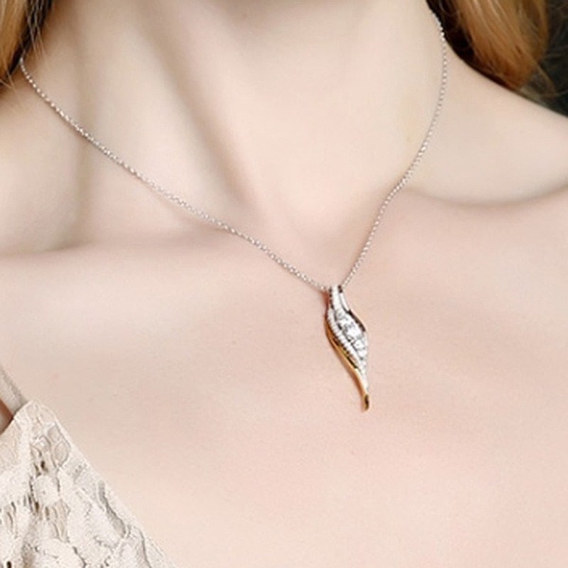 [Ready Stock]Fashion New Diamond Leaf Pendant Gold-Plated Necklace