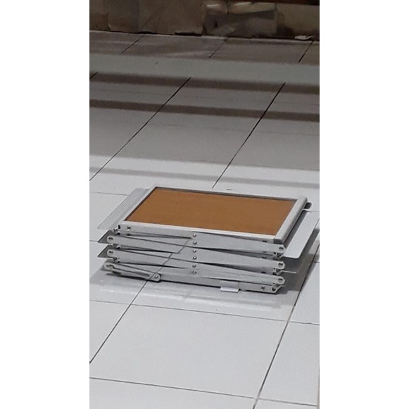 

Rak Brosur Polywood Abu Abu