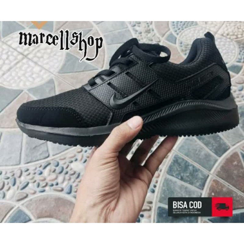 Sepatu sneaker hitam polos sepatu sekolah sepatu kets pria wanita