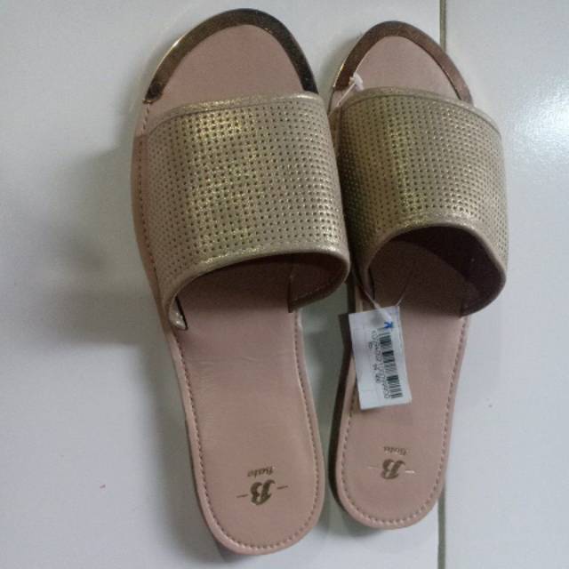 Sendal wanita merk Bata