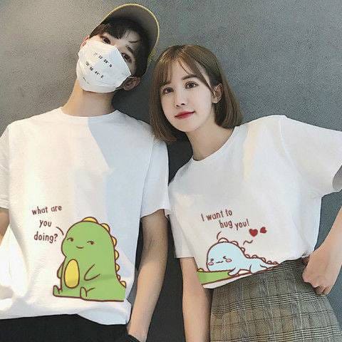 MYSTIQUE.ID-BAJU KAOS COUPLE DINO HUG T-SHIRT LUCU DAN AESTHETIC