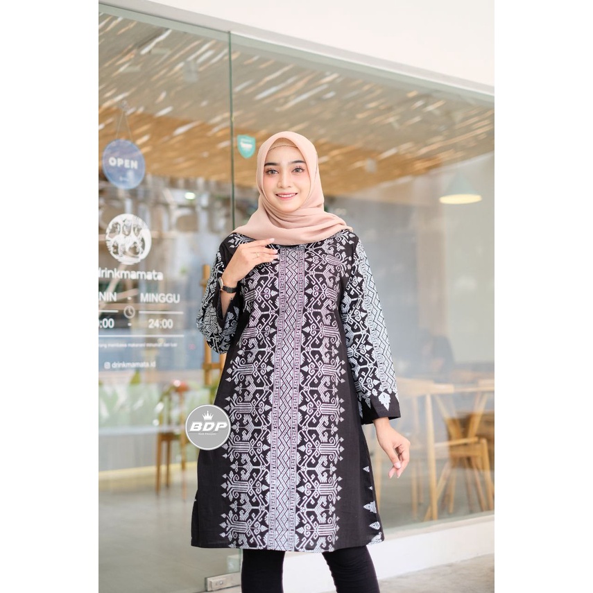 Dianputri - Tunik Batik Wanita Motif Sakura Merah Lengan Panjang-2