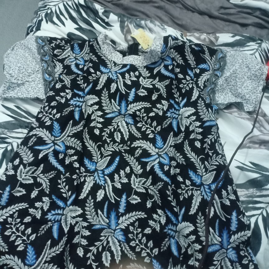 Winggo Desna Batik Blouse