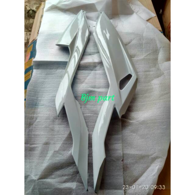 sirip kolong Dek bawah kiri kanan Vario 125 led new 150 led new putih