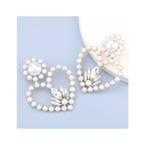 LRC Anting Tusuk Fashion White Heart Shaped Alloy Diamond Imitation Pearl Hollow P65032