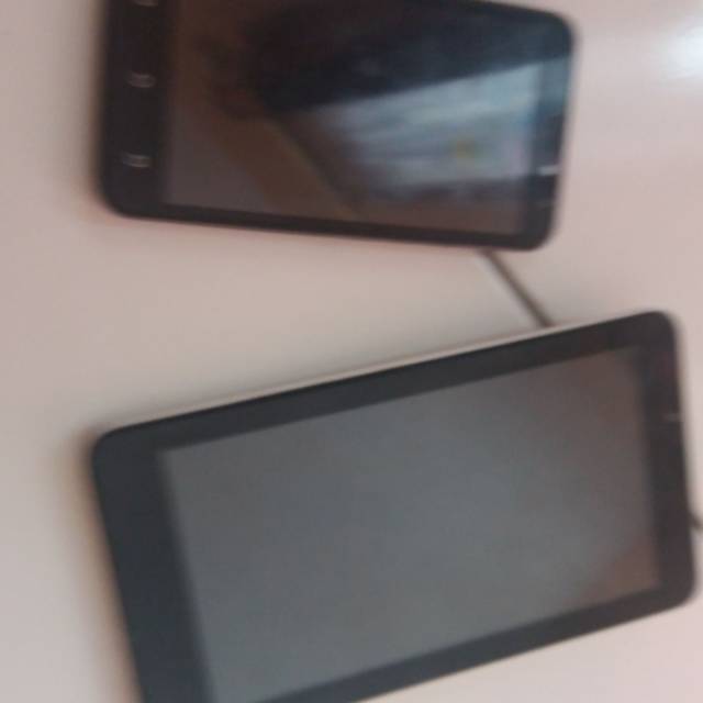 Handphone dan tablet advan