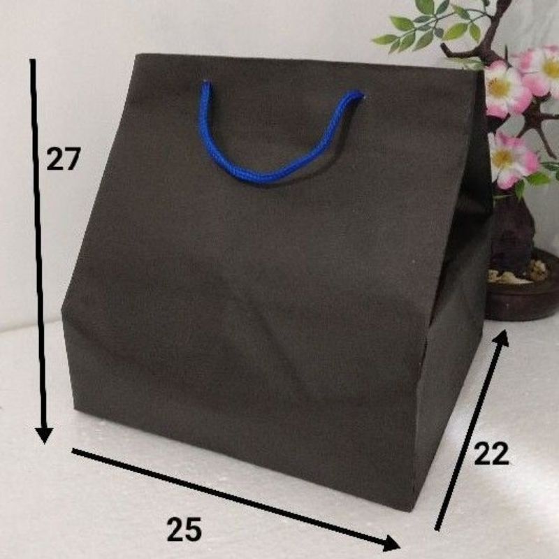 

Paperbag hitam box nasi ukuran 22x22