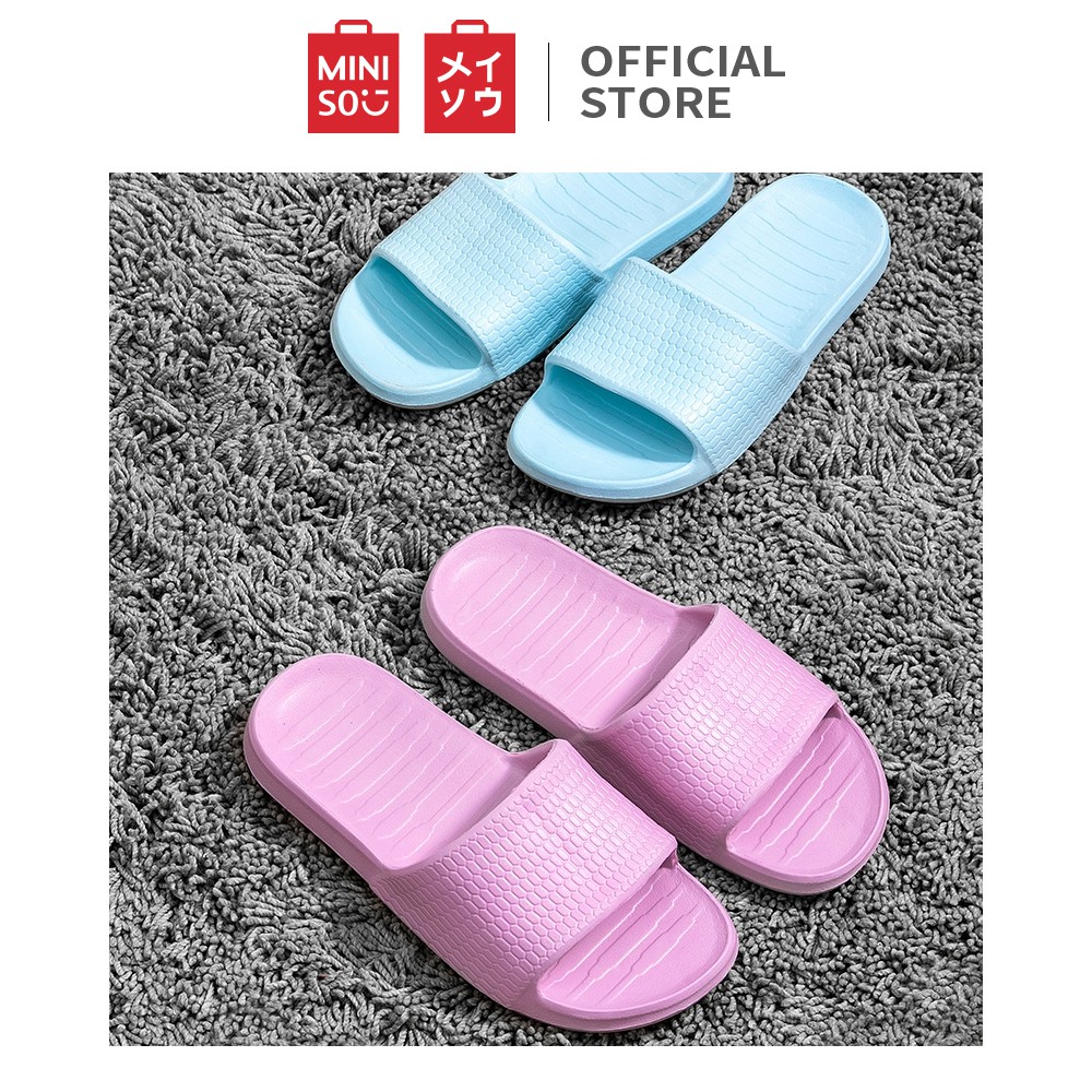 MINISO official flip flop Sandal kamar mandi wanita berbahan empuk kotak-kotak-2