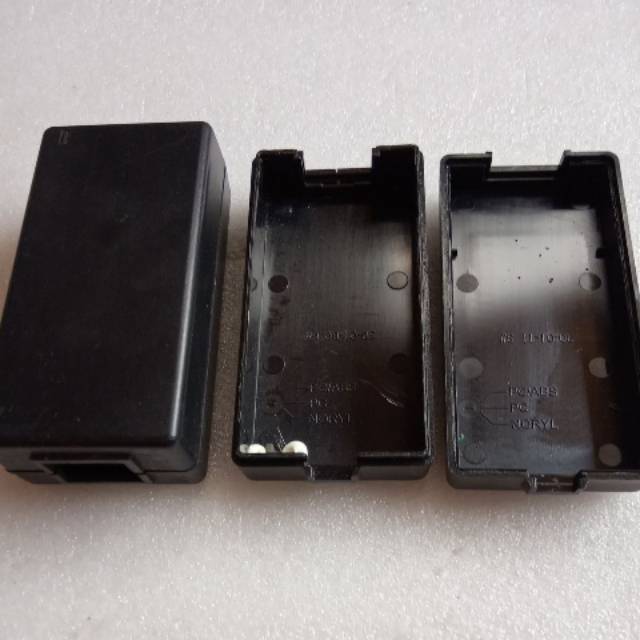 Box Adaptor Switching 9.8 x 4.8x 3.1 cm /Box Plastik/ Box Elektronik