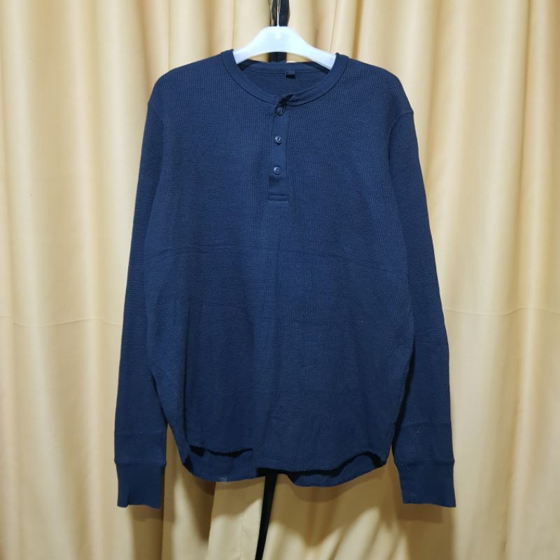 UNIQLO waffle black henley long sleeve t-shirt (KAOS LENGAN PANJANG)