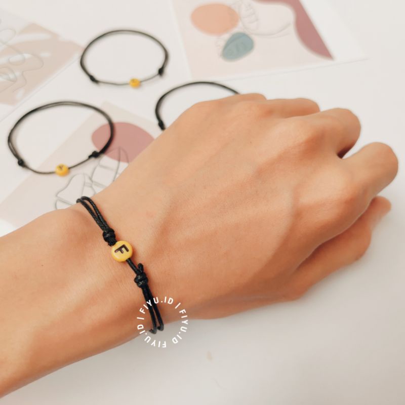 GELANG HURUF INISIAL BANDUL PIPIH WARNA KUNING ( BACA DESKRIPSI YA )