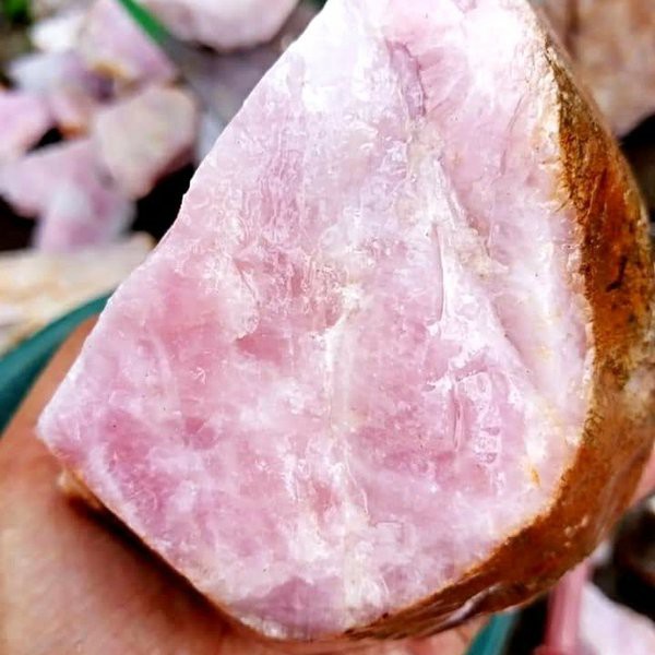Batu Rose Quartz Bahan Batu Akik dan Hiasan Kiloan