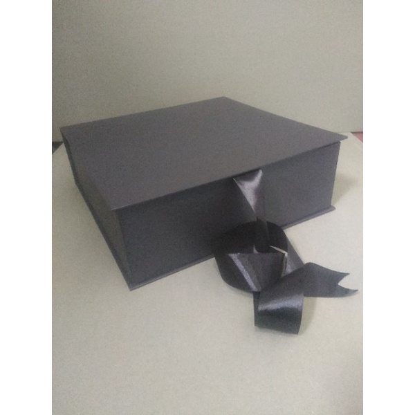 

Kotak kado/hard box 30x25x10cm