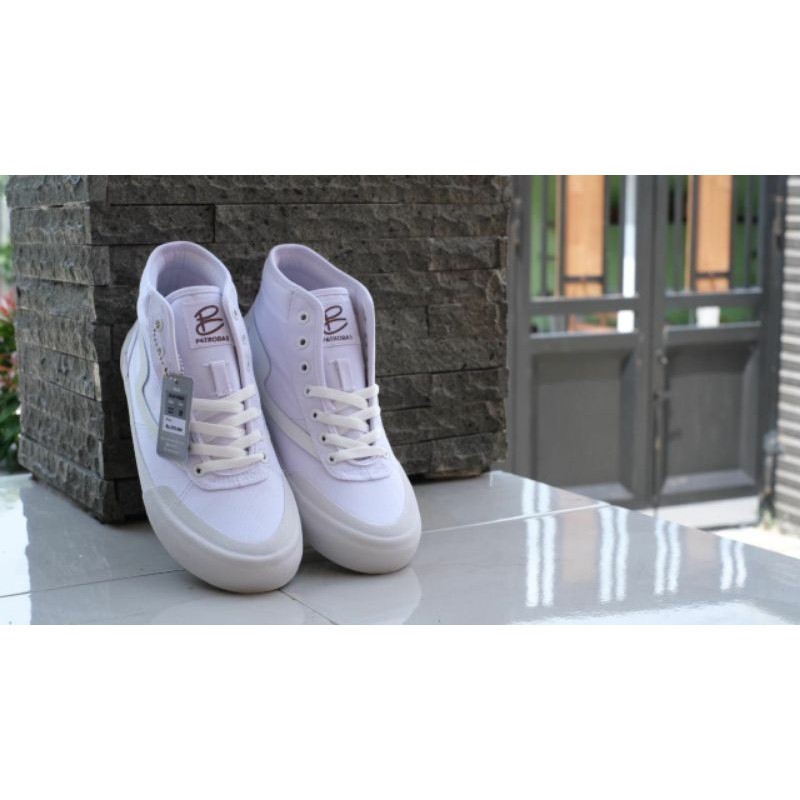 Patrobas Ivan Triple White High