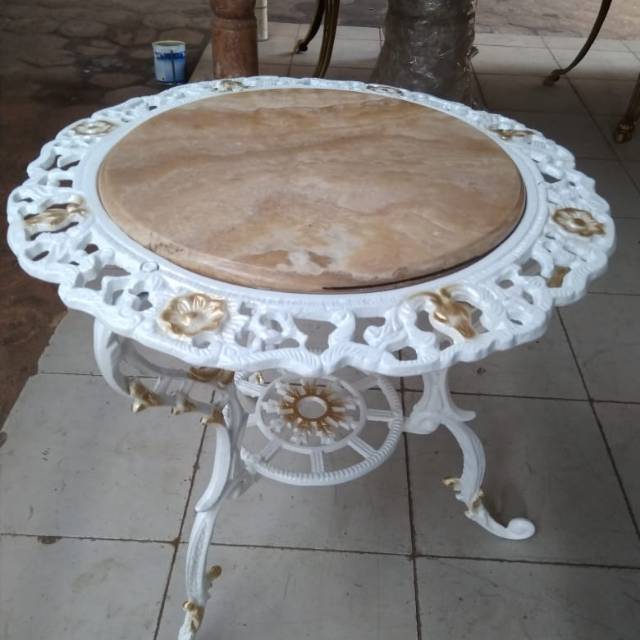 Meja outdoor onyx variasi besi khas Tulungagung