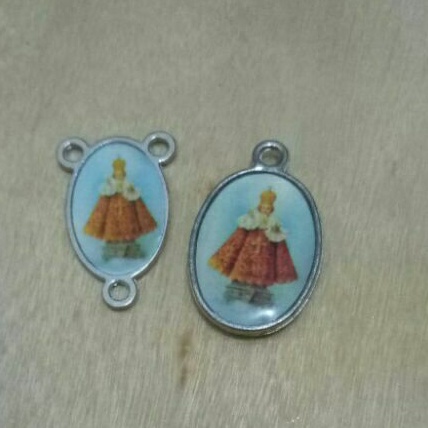 harces dan medali rosario kanak Yesus