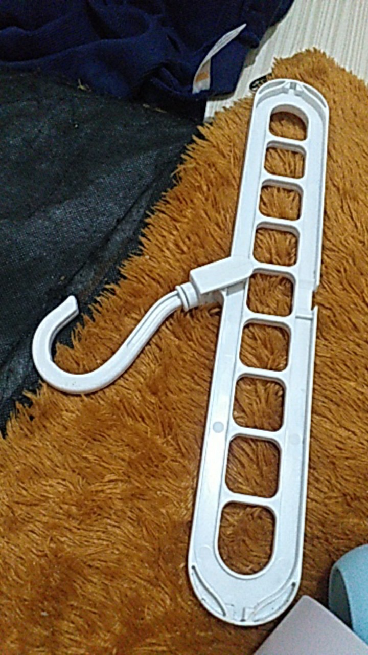 Gantungan Baju / Magic Hanger / Gantungan Ajaib Multifungsi Dapat Dilipat Dengan 9 Lubang (c8k)