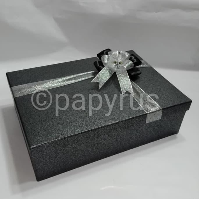 

PAPYRUS KOTAK KADO GIFT BOX 25X35CM TINGGI 10CM