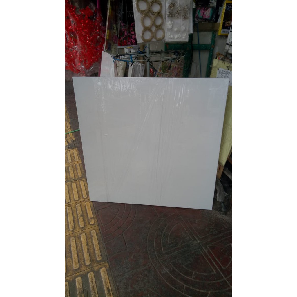 

kanvas 100 cm x 100 cm bandung