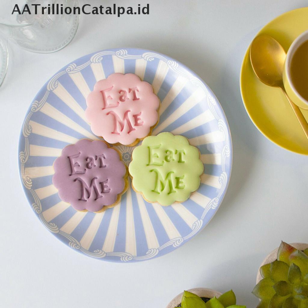 Alat Pemotong Kue Kering Tema Alice in Wonderland