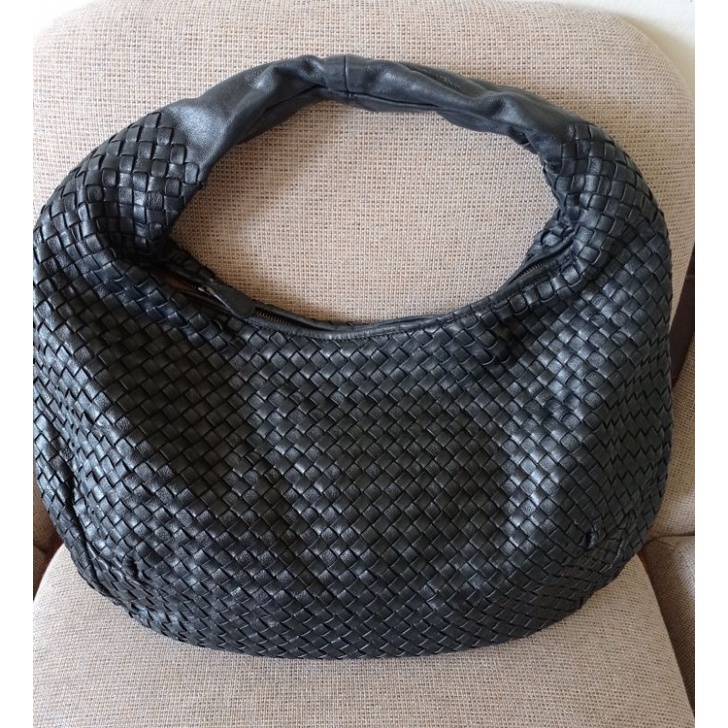 Preloved/trhift tas kulit ala  Botega veneta hitam