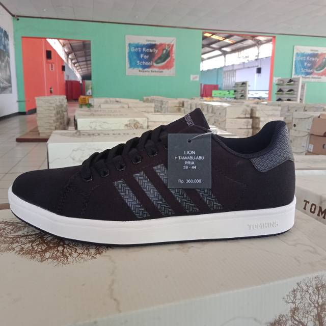 Sepatu tomkins pria lion grey