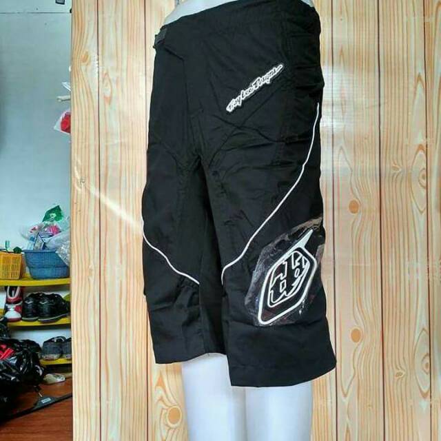 Celana pendek cross fox tld