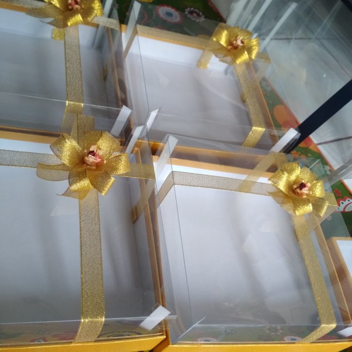 

Ginger- kotak kue seserahan/hantaran 25 x 25