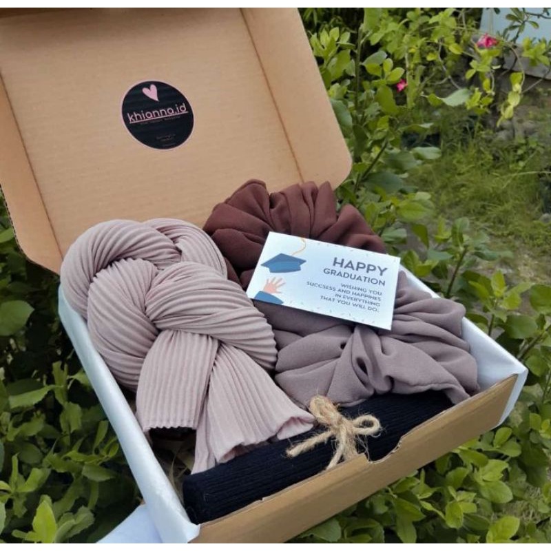 

HAMPERS HIJAB/HAMPERS RUSTICT MURAH/KADO ULANG TAHUN