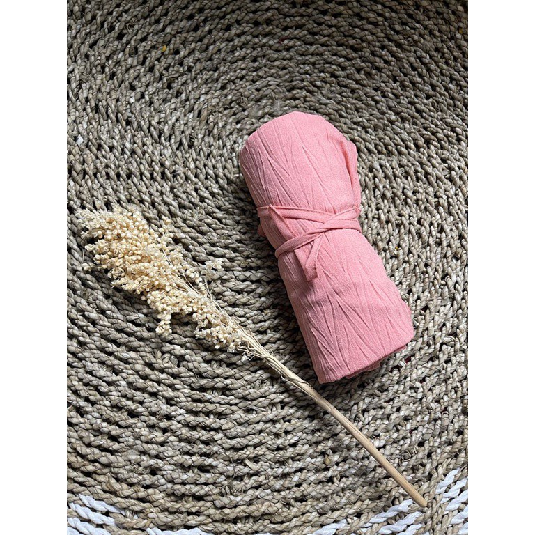 𝐃𝐎𝐎𝐍𝐊𝐀 Emira - HIJAB INSTANT TALI BERGO MARYAM PLISKET Padi Zig Zag Matt. Diamondcrepe-Peach