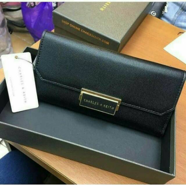 Dompet charles n keith