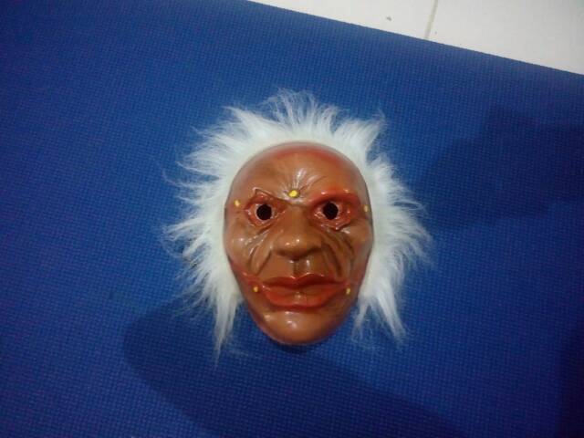 Halloween mask muka coklat rambut Putih