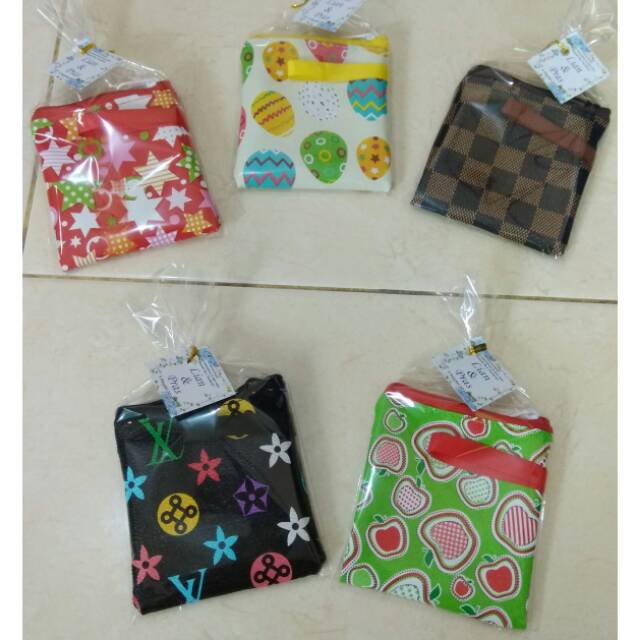 Souvenir Dompet Koin (9x9 cm)