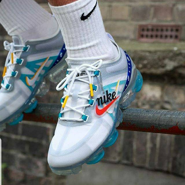 vapormax university gold wolf grey