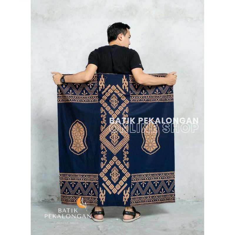 SARUNG BATIK MOTIF NAGA MERAH