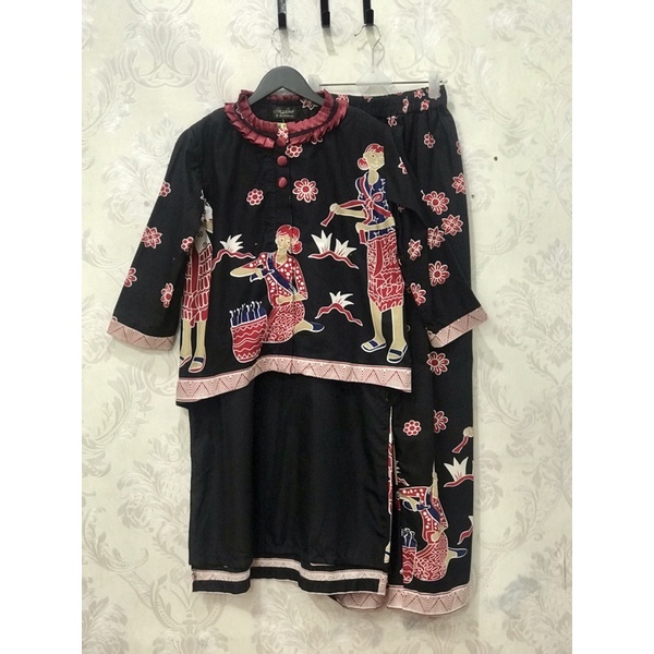 SETELAN BATIK MBOK JAMU KATUN