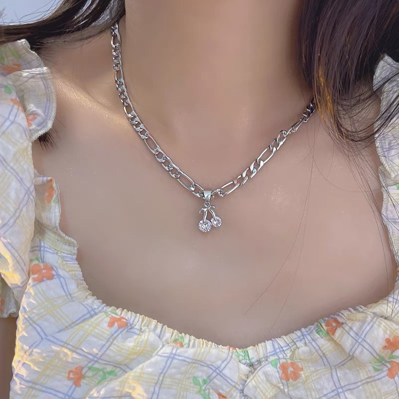 Ins gaya manis grace cool diamond Cherry liontin kalung wanita gaya Korea manis kepribadian klavikul