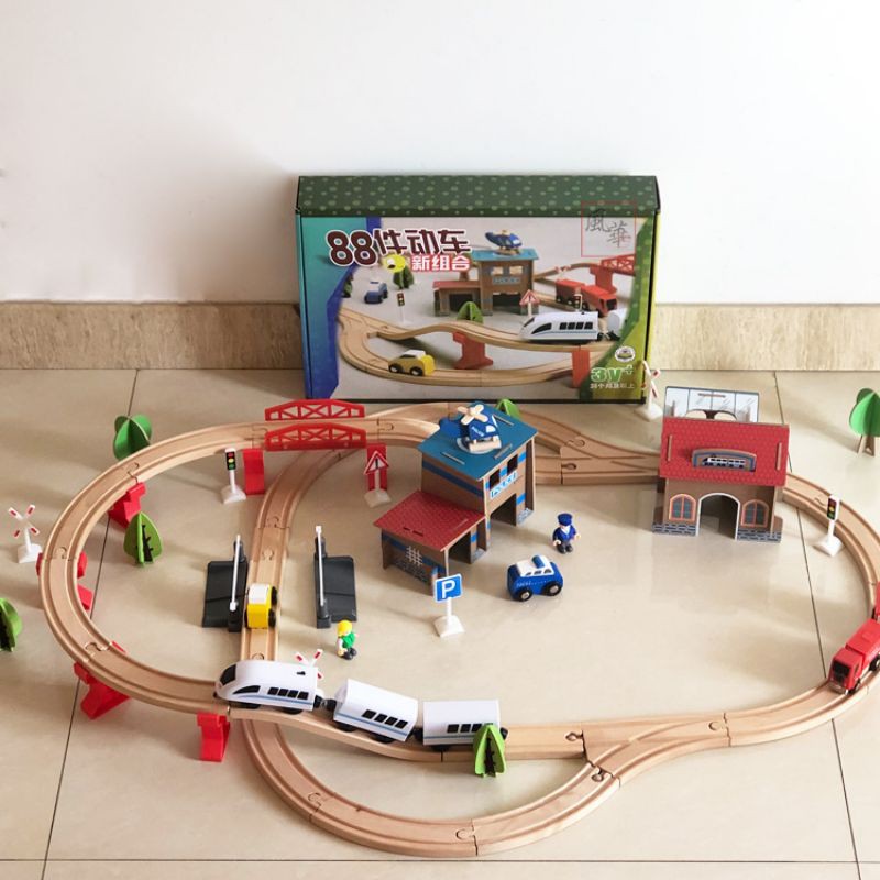 88 pcs wooden train set electric / train railway toy / mainan kereta api kayu