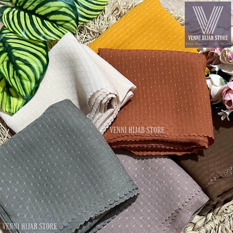 SEGIEMPAT HIJAB BELLA SQUARE MOTIF EMBOS