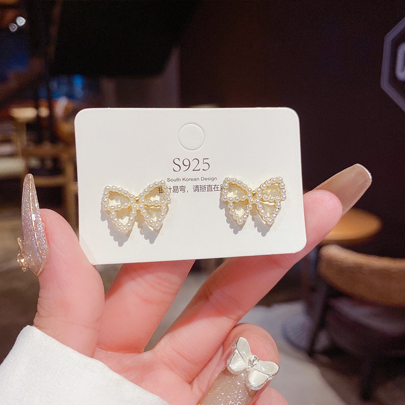 XiaoboACC Anting Stud S925 Silver Needle Bentuk Pita Aksen Mutiara Untuk Wanita