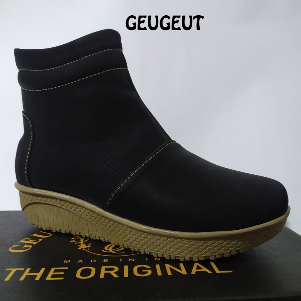 GEUGEUT - Sepatu Boots Wanita Cewe Keren Korea Kekinian GEUGEUT //sepatu boots wanita korea//sepatu boots wanita murah//sepatu cewe cewek//sepatu santai//Sepatu Sneakers Boots Wanita Import Hitam//sepatu boots wanita anti air